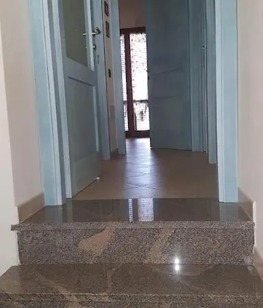 Vittorio House Indipendente Con Giardino A Hébergement de vacances *