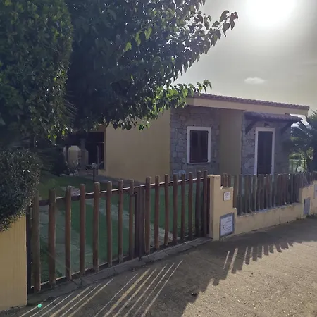 Vittorio House Indipendente Con Giardino A Dom wakacyjny Villasimius