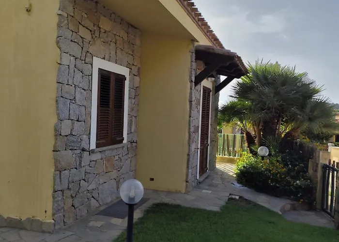 Vittorio House Indipendente Con Giardino A Nyaraló *